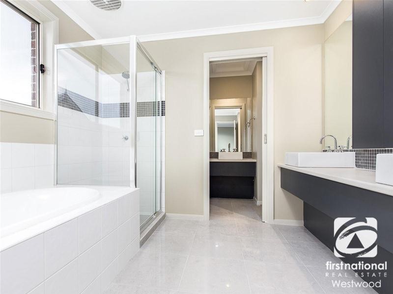 44 Riversdale Drive, Werribee VIC 3030