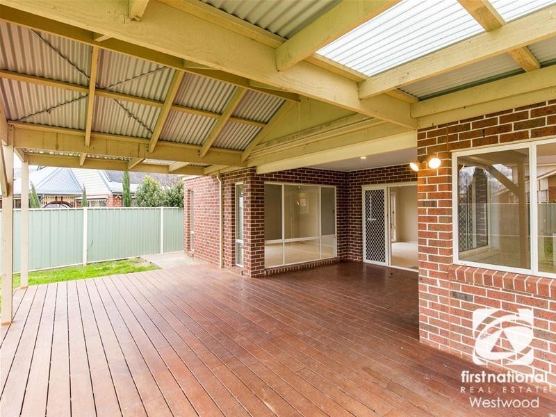 44 Riversdale Drive, Werribee VIC 3030