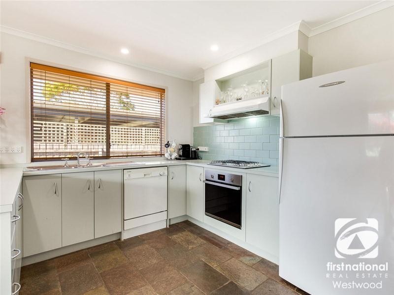 42 Golden Square Crescent, Hoppers Crossing VIC 3029