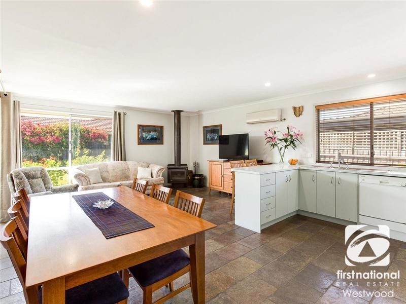 42 Golden Square Crescent, Hoppers Crossing VIC 3029