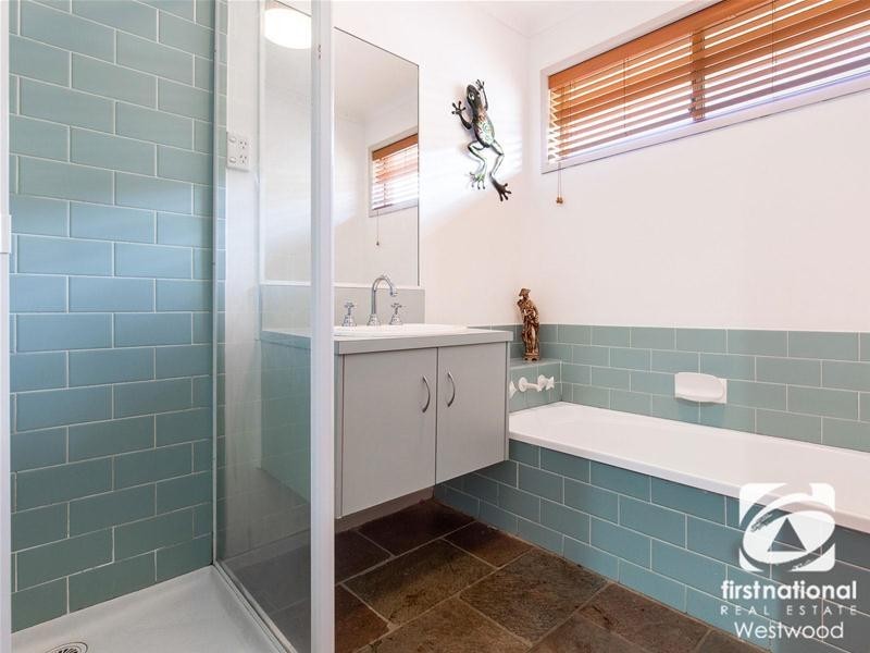 42 Golden Square Crescent, Hoppers Crossing VIC 3029