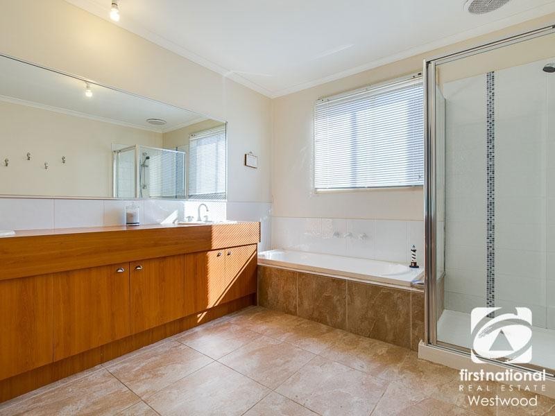 5 Pitanga Gardens, Werribee VIC 3030