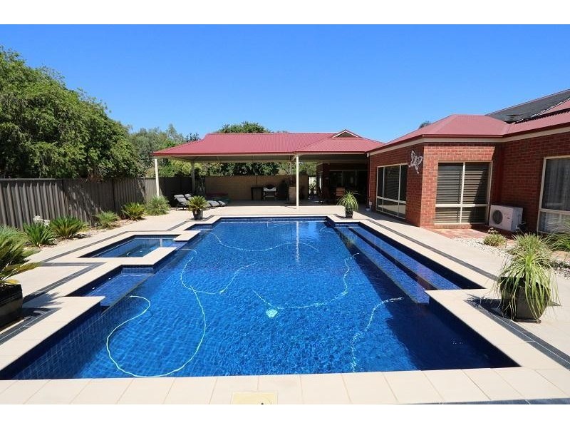 16 Deakin Grove, Tongala VIC 3621