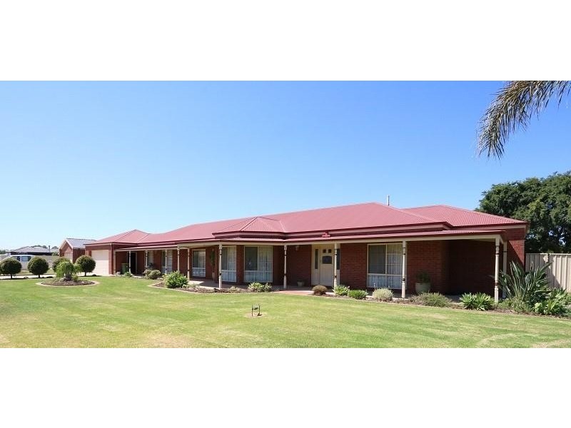 16 Deakin Grove, Tongala VIC 3621