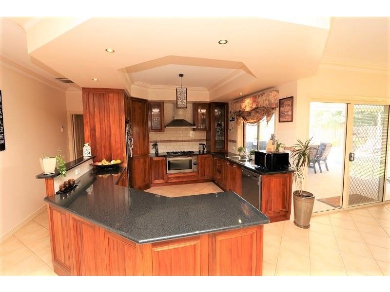 16 Deakin Grove, Tongala VIC 3621