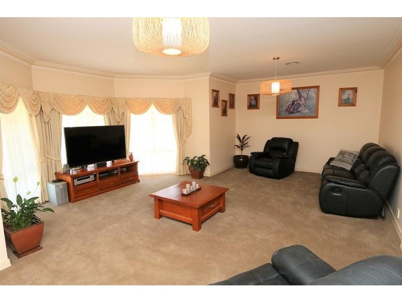 16 Deakin Grove, Tongala VIC 3621