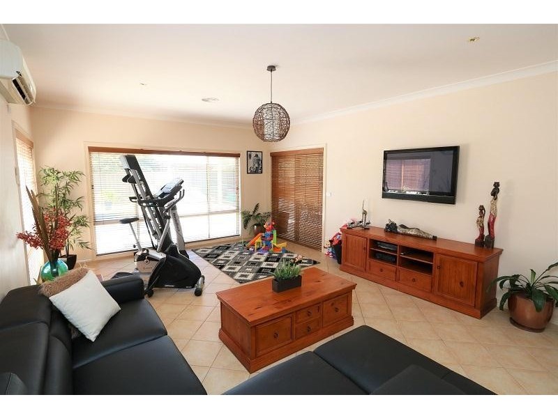 16 Deakin Grove, Tongala VIC 3621