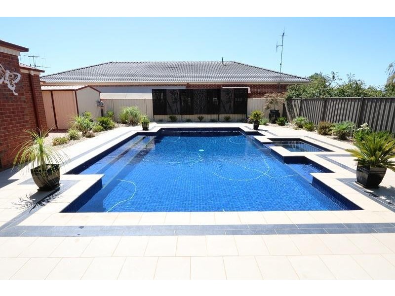 16 Deakin Grove, Tongala VIC 3621