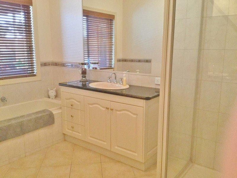 16 Deakin Grove, Tongala VIC 3621