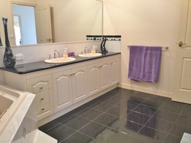 16 Deakin Grove, Tongala VIC 3621