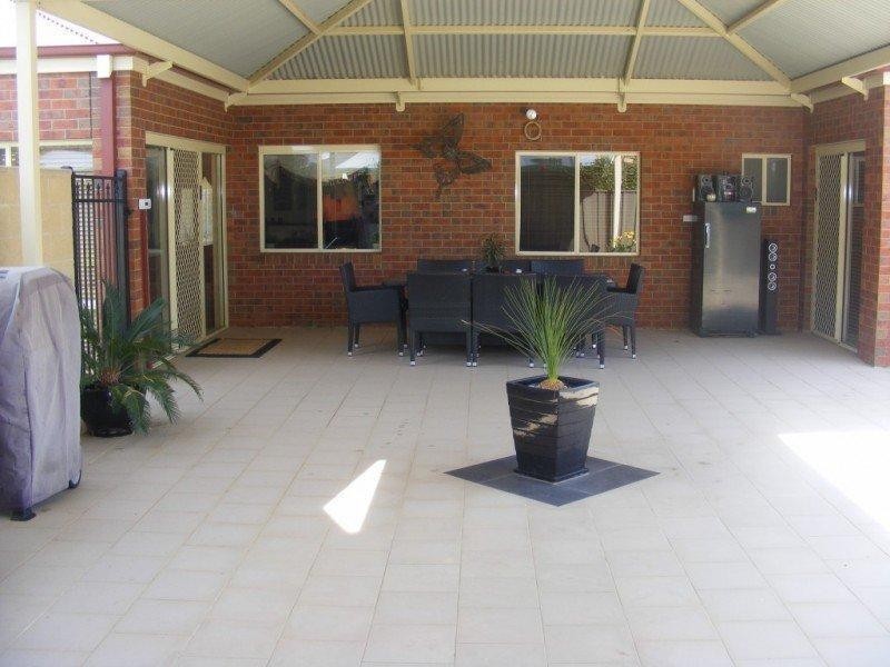 16 Deakin Grove, Tongala VIC 3621