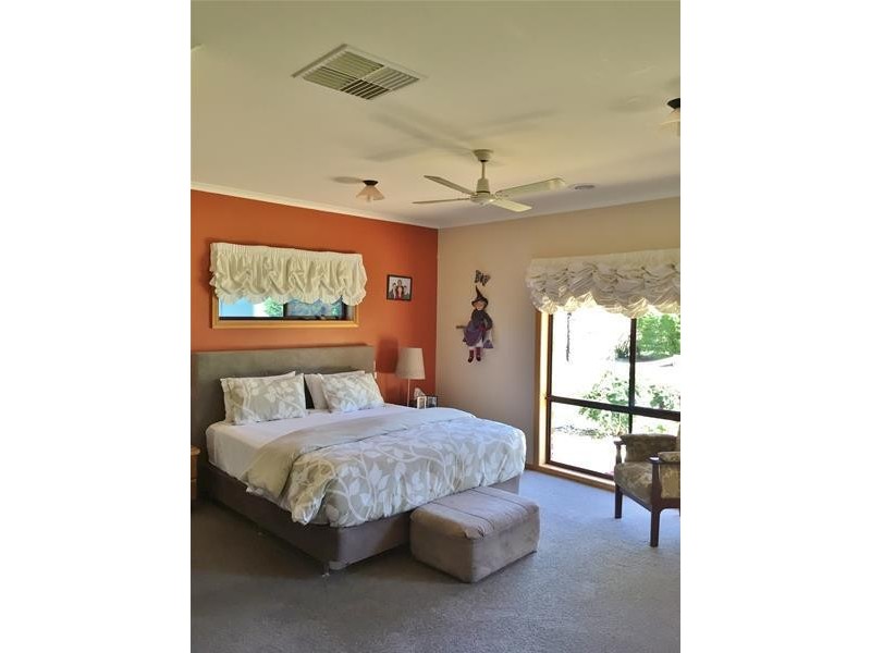 42 Aldersyde Drive, Kyabram VIC 3620