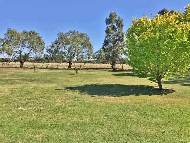 42 Aldersyde Drive, Kyabram VIC 3620