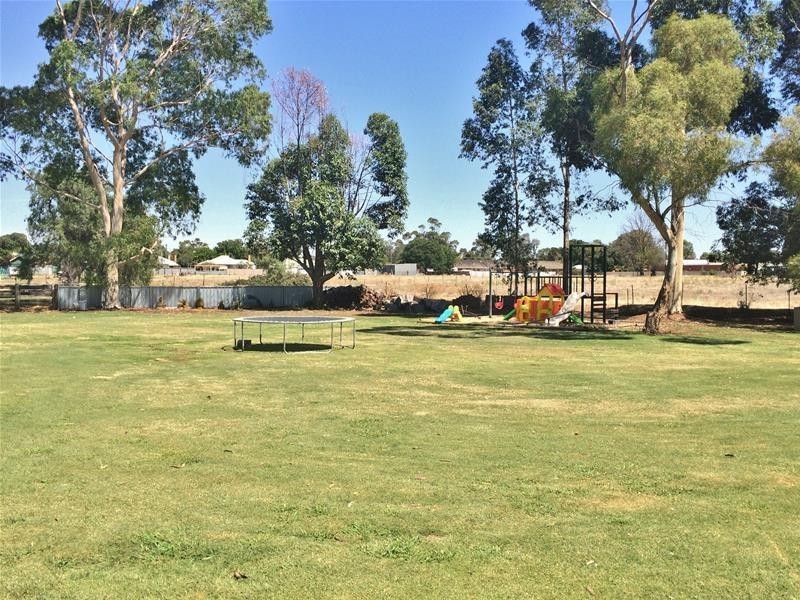 16 Finlay Road, Tongala VIC 3621