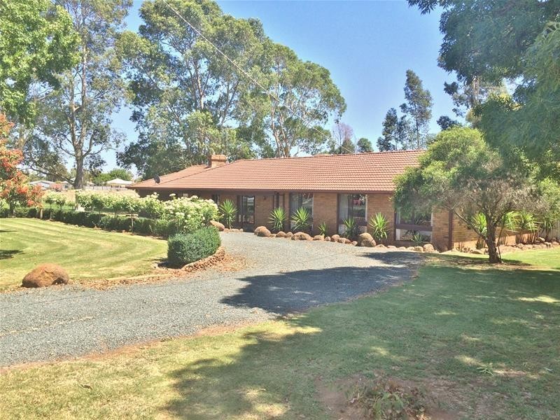 16 Finlay Road, Tongala VIC 3621