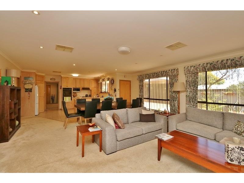 33  Waratah Street, Kyabram VIC 3620