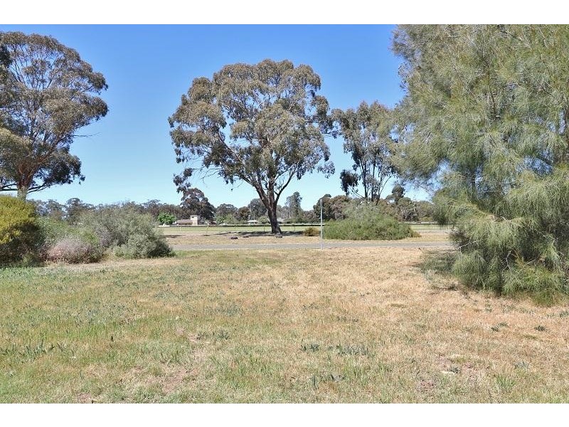 9 Outram Avenue, Kyabram VIC 3620