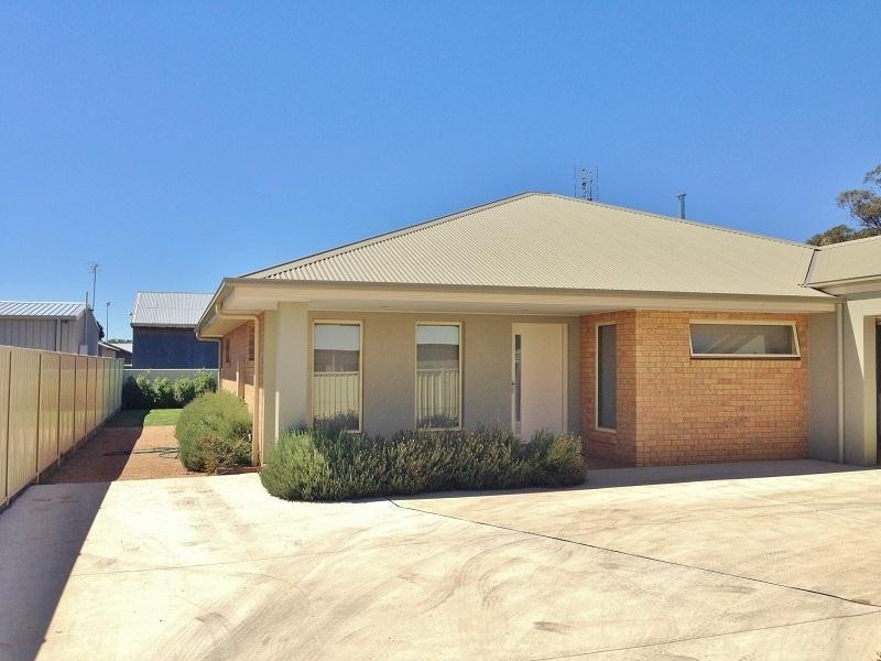 2/9 Hawkins Street, Kyabram VIC 3620