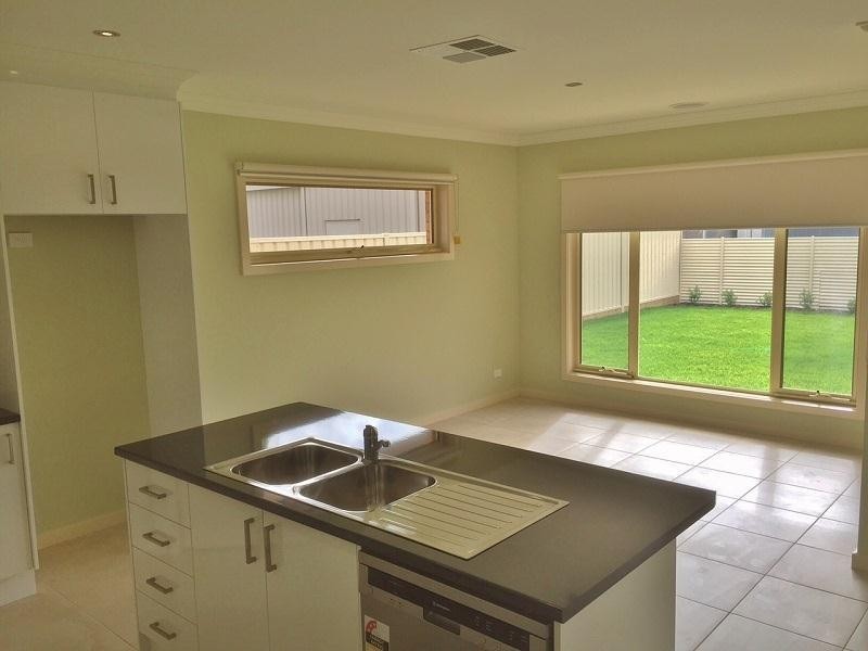 2/9 Hawkins Street, Kyabram VIC 3620