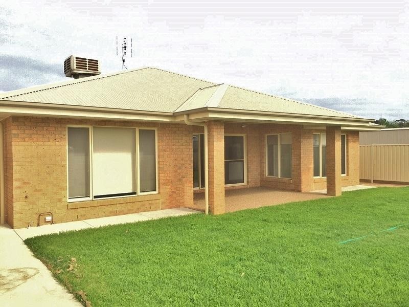 2/9 Hawkins Street, Kyabram VIC 3620