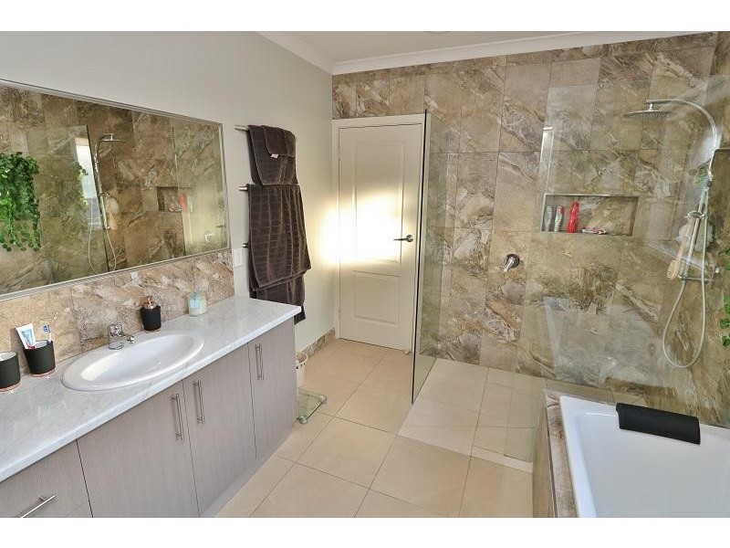 2/23 Fenaughty Street, Kyabram VIC 3620