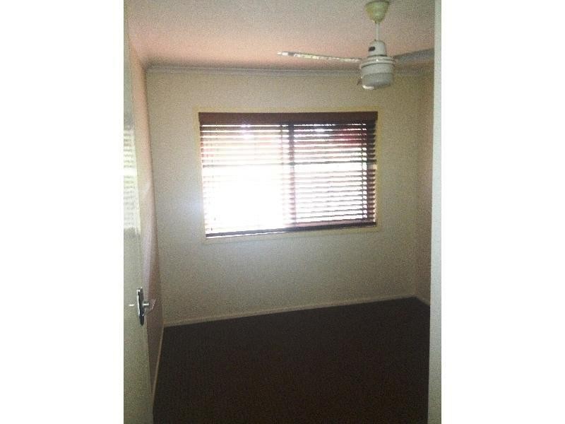 1/4 Lara Avenue, Southport QLD 4215