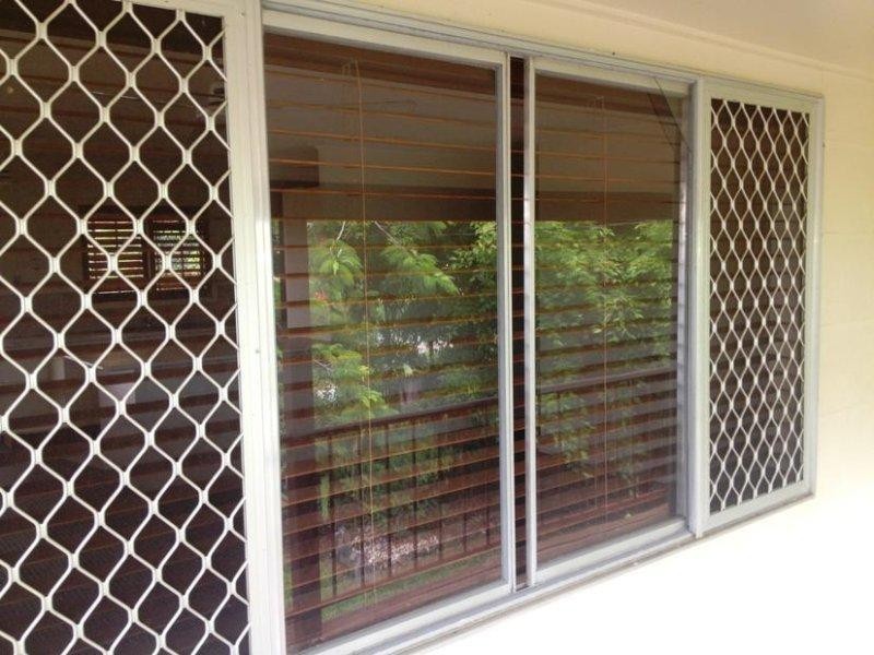 1/4 Lara Avenue, Southport QLD 4215