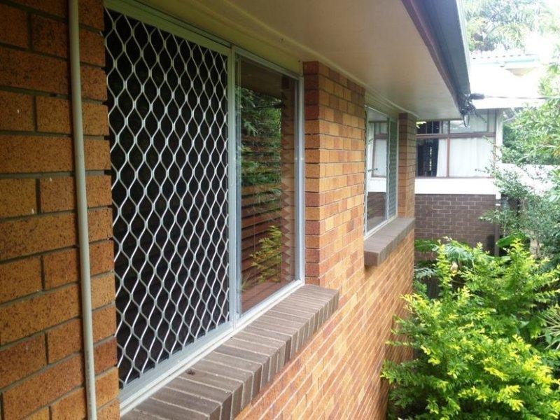 1/4 Lara Avenue, Southport QLD 4215