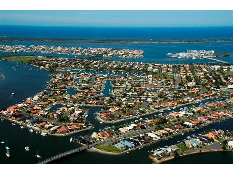 9 Sundown Drive, Paradise Point QLD 4216