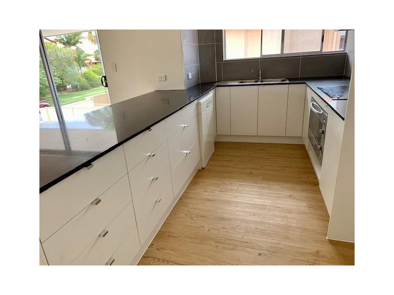 4/17 Madang Crescent, Runaway Bay QLD 4216