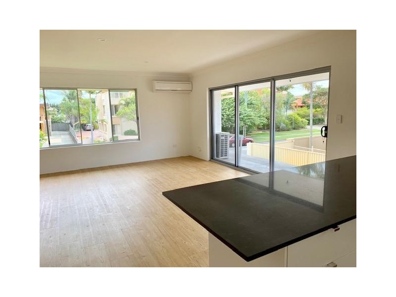 4/17 Madang Crescent, Runaway Bay QLD 4216