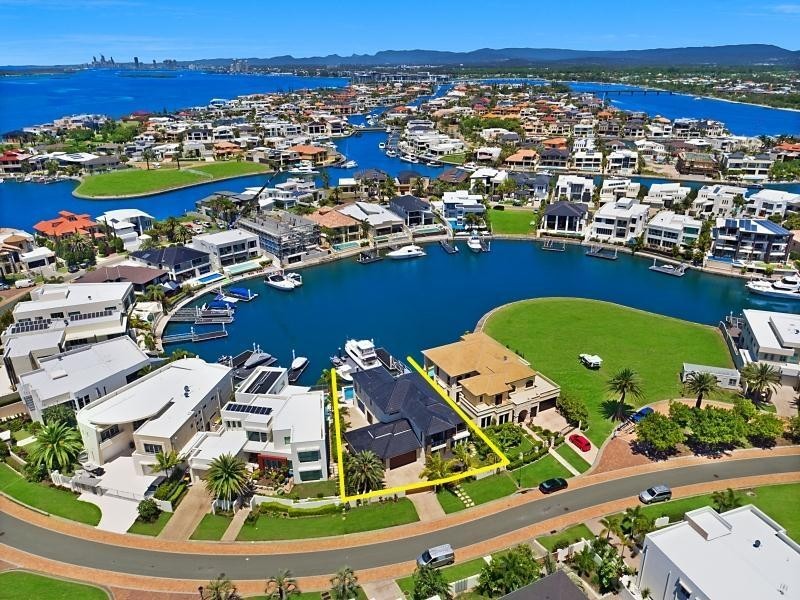 23 Royal Albert Crescent, Sovereign Islands QLD 4216