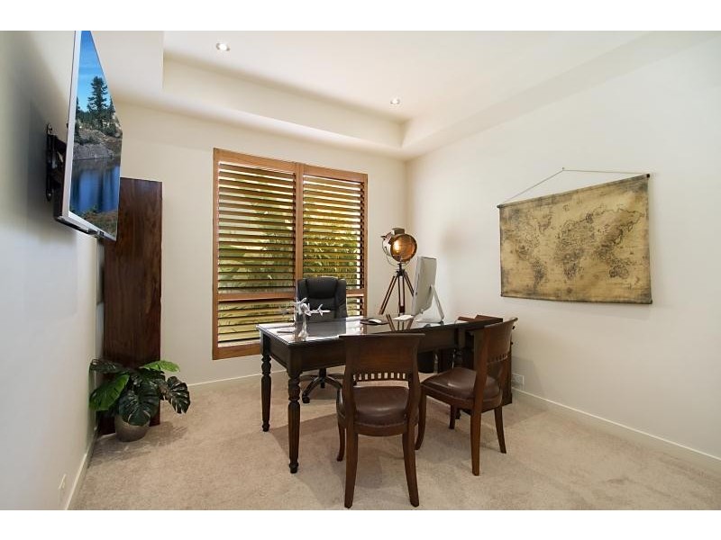 23 Royal Albert Crescent, Sovereign Islands QLD 4216