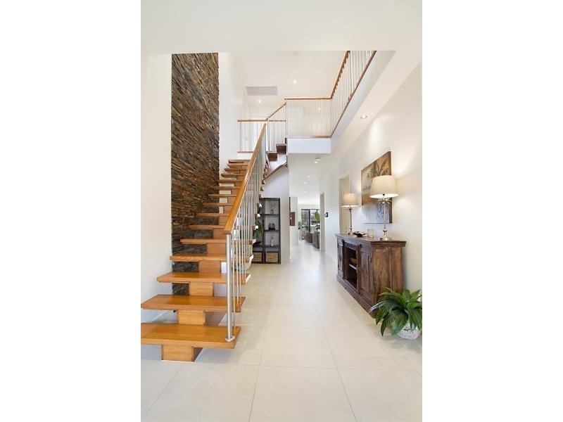 23 Royal Albert Crescent, Sovereign Islands QLD 4216