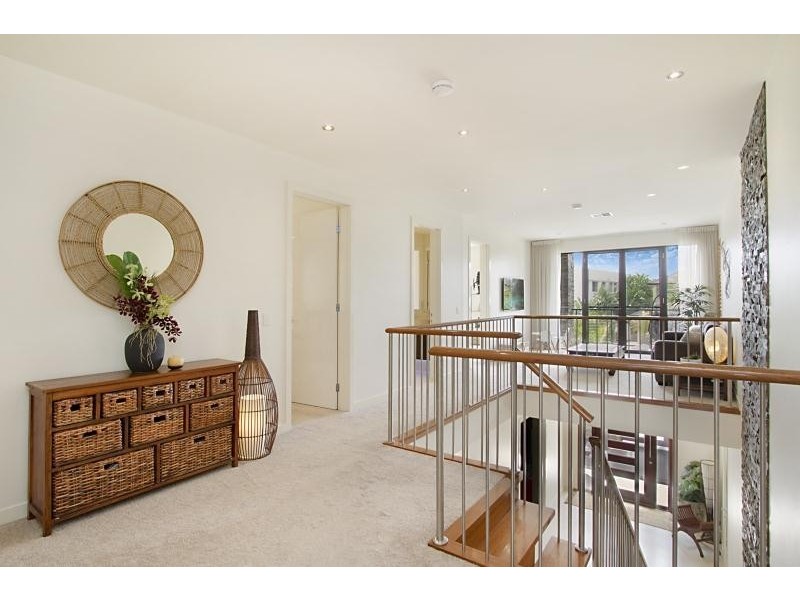 23 Royal Albert Crescent, Sovereign Islands QLD 4216