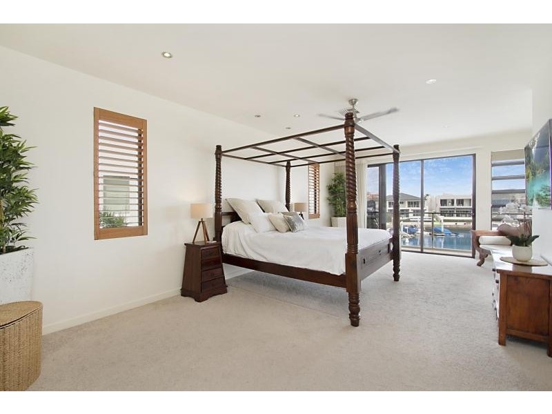 23 Royal Albert Crescent, Sovereign Islands QLD 4216