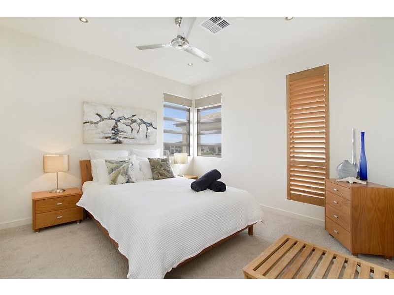 23 Royal Albert Crescent, Sovereign Islands QLD 4216