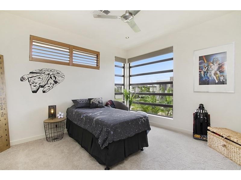 23 Royal Albert Crescent, Sovereign Islands QLD 4216