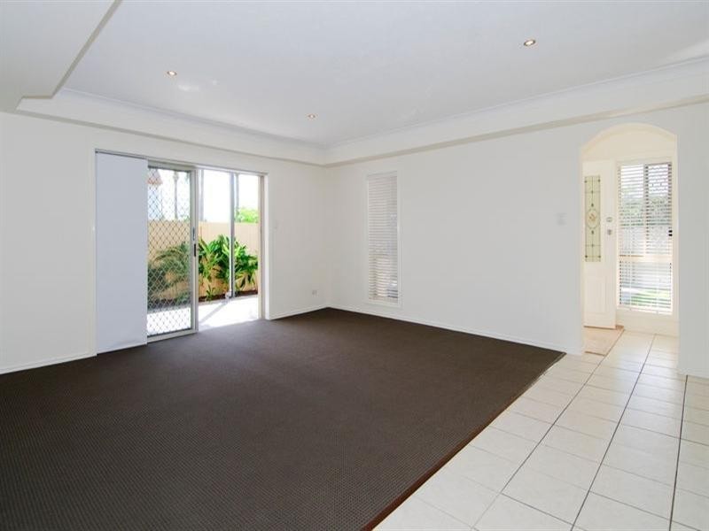 4 Jacaranda Avenue, Hollywell QLD 4216