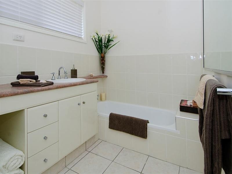 4 Jacaranda Avenue, Hollywell QLD 4216