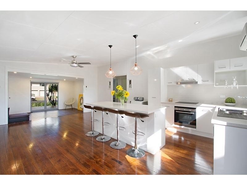 47 Victor Avenue, Paradise Point QLD 4216