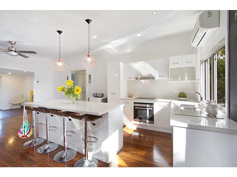 47 Victor Avenue, Paradise Point QLD 4216