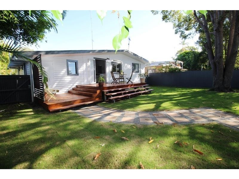 47 Victor Avenue, Paradise Point QLD 4216