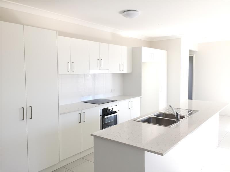 54 Grant Avenue, Hope Island QLD 4212