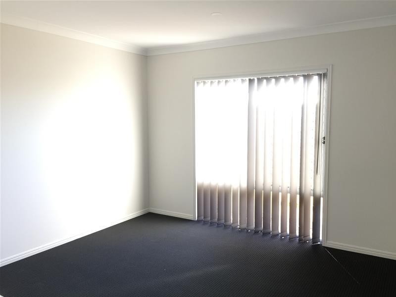 54 Grant Avenue, Hope Island QLD 4212