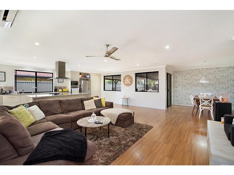 24 Burrendong Road, Coombabah QLD 4216