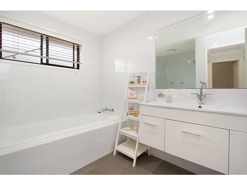 24 Burrendong Road, Coombabah QLD 4216