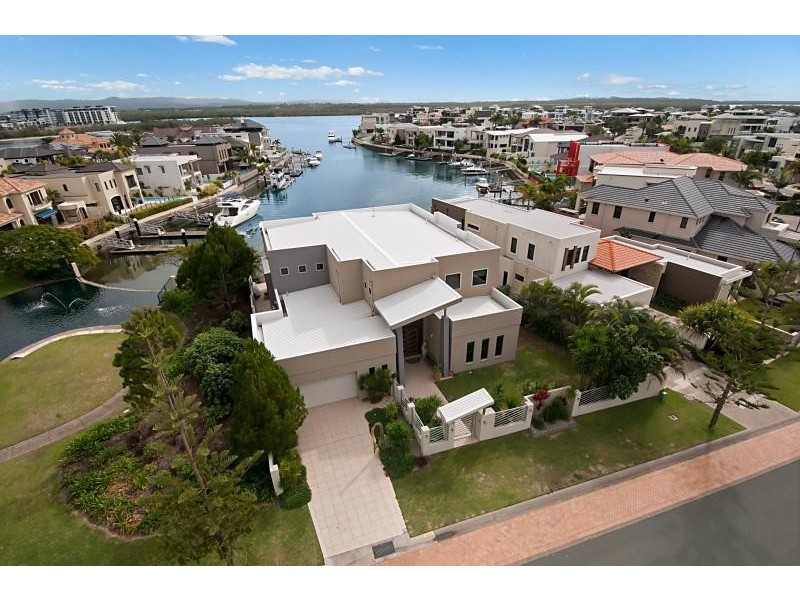 32 The Sovereign Mile, Sovereign Islands QLD 4216