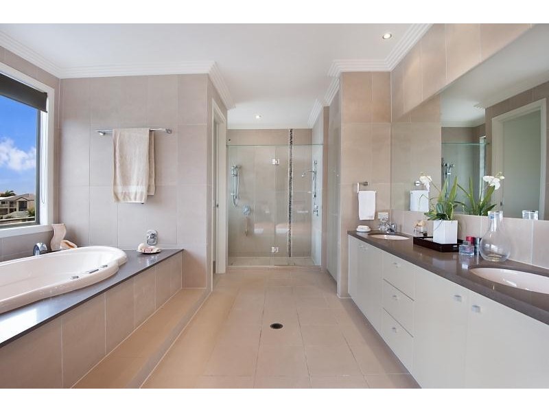 32 The Sovereign Mile, Sovereign Islands QLD 4216