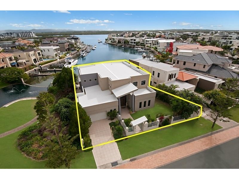 32 The Sovereign Mile, Sovereign Islands QLD 4216